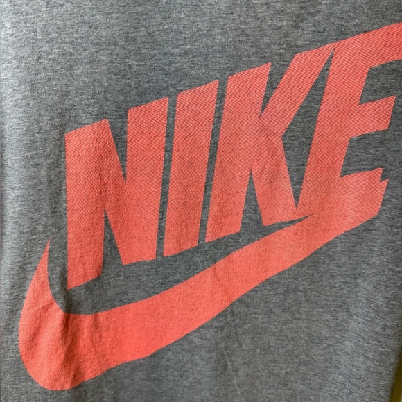 Nike preloved Athletic cut size large t-shirt - Picture 2 of 7